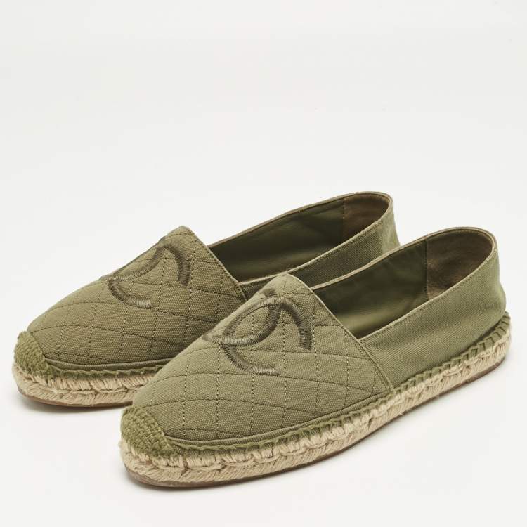 Pre Owned  Chanel Green Canvas CC Cap Toe Espadrille Flats Size 40