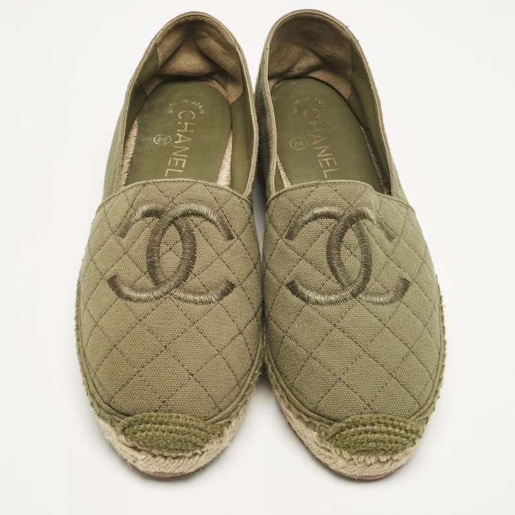 Pre Owned  Chanel Green Canvas CC Cap Toe Espadrille Flats Size 40