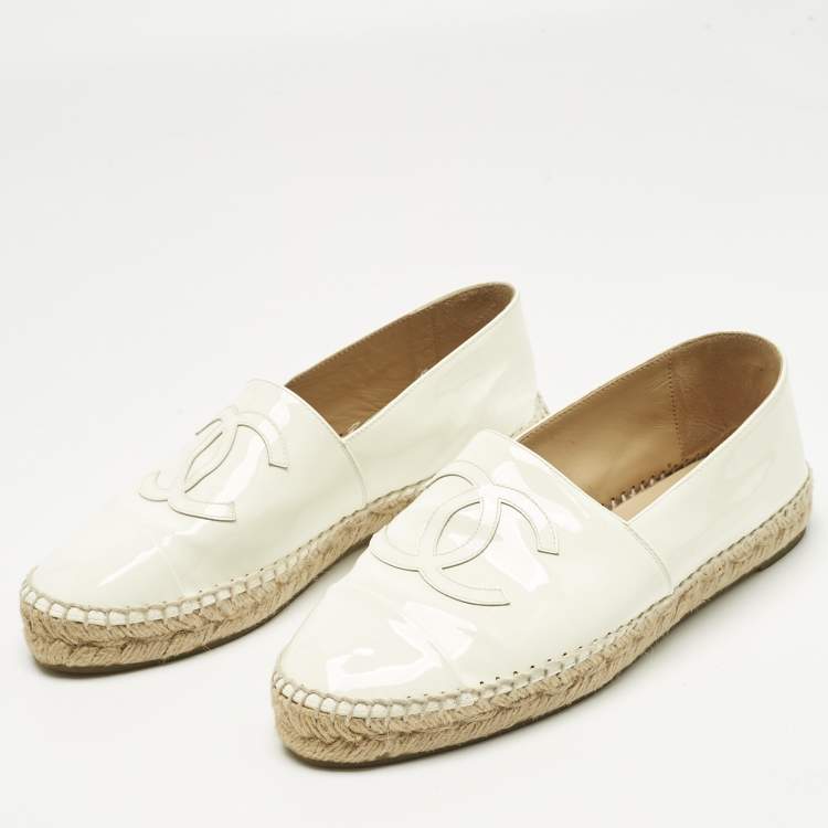 Pre Owned Chanel White Patent Leather CC Espadrille Flats Size 38