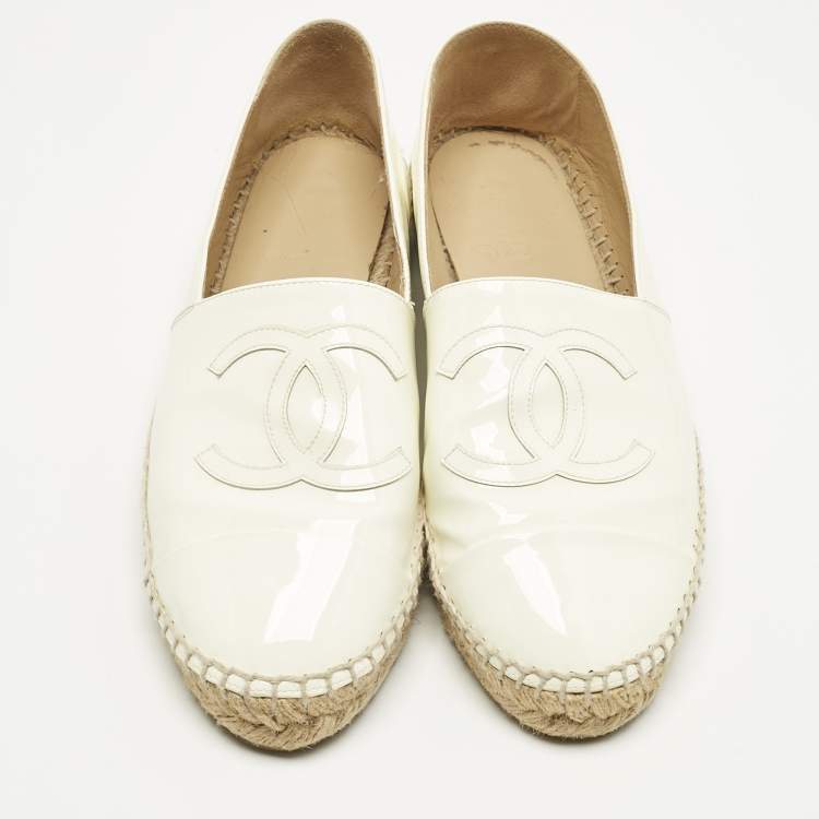 Pre Owned Chanel White Patent Leather CC Espadrille Flats Size 38