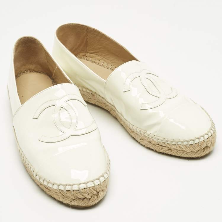 Pre Owned Chanel White Patent Leather CC Espadrille Flats Size 38