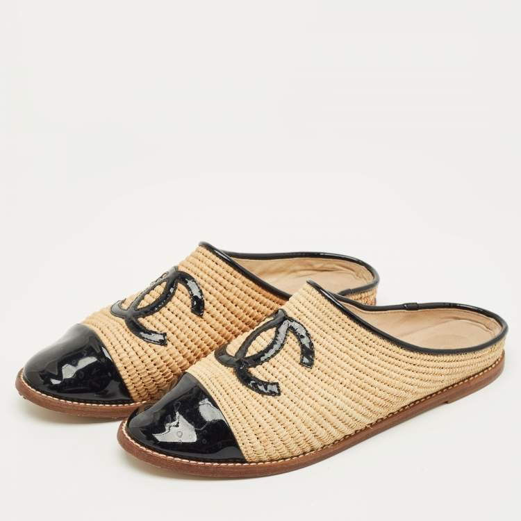 Pre Owned Chanel Black/Beige Patent Leather and Raffia CC Mules Size 38