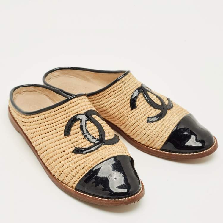 Pre Owned Chanel Black/Beige Patent Leather and Raffia CC Mules Size 38