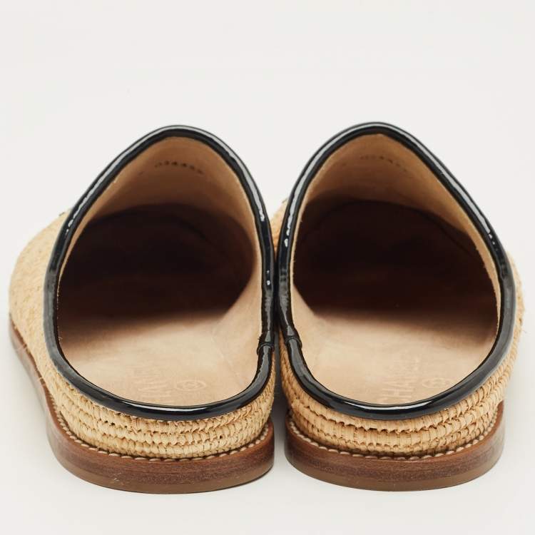 Pre Owned Chanel Black/Beige Patent Leather and Raffia CC Mules Size 38