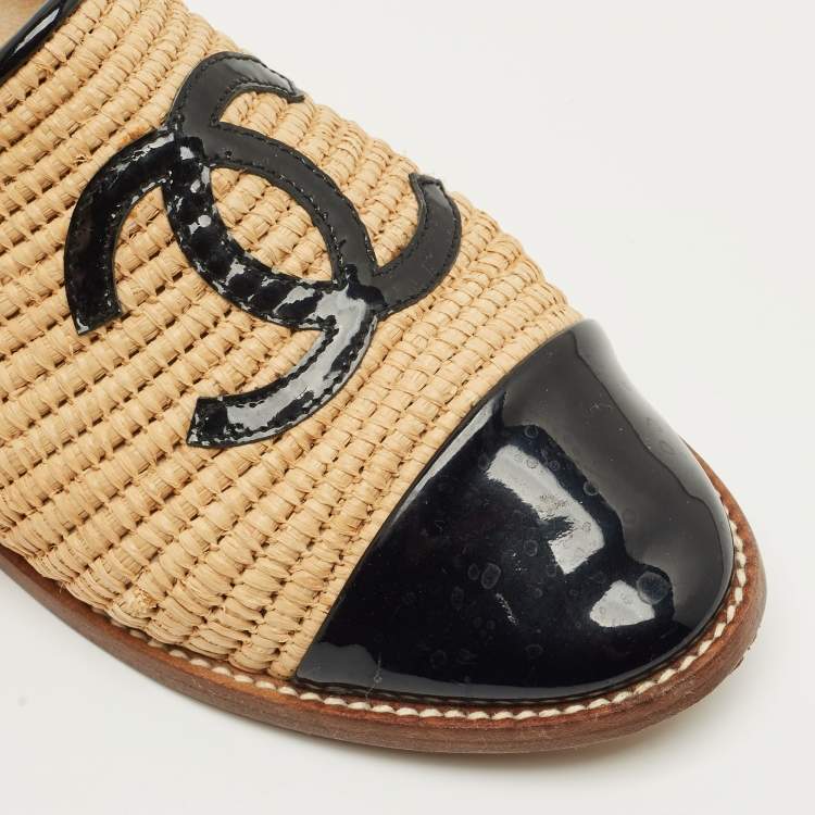 Pre Owned Chanel Black/Beige Patent Leather and Raffia CC Mules Size 38