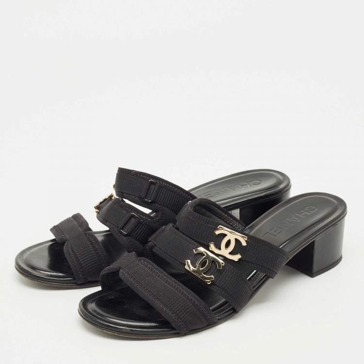 Pre Owned Chanel Black Canvas CC Slide Sandals Size 40.5