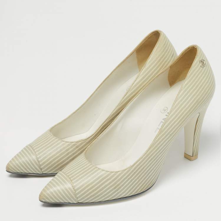 Pre Owned Chanel Cream/White  Leather CC Cap Toe Pumps Size 38.5