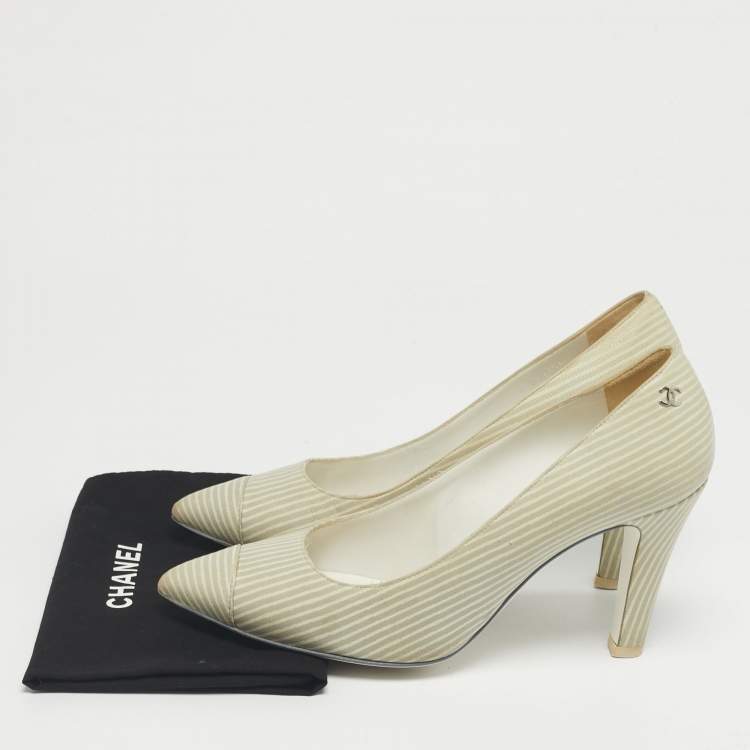 Pre Owned Chanel Cream/White  Leather CC Cap Toe Pumps Size 38.5