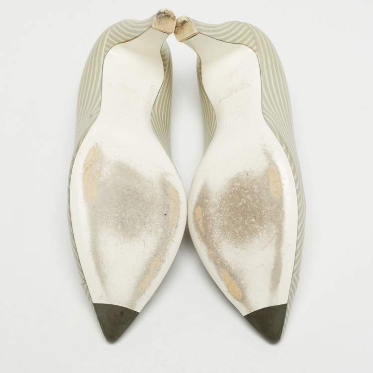 Pre Owned Chanel Cream/White  Leather CC Cap Toe Pumps Size 38.5