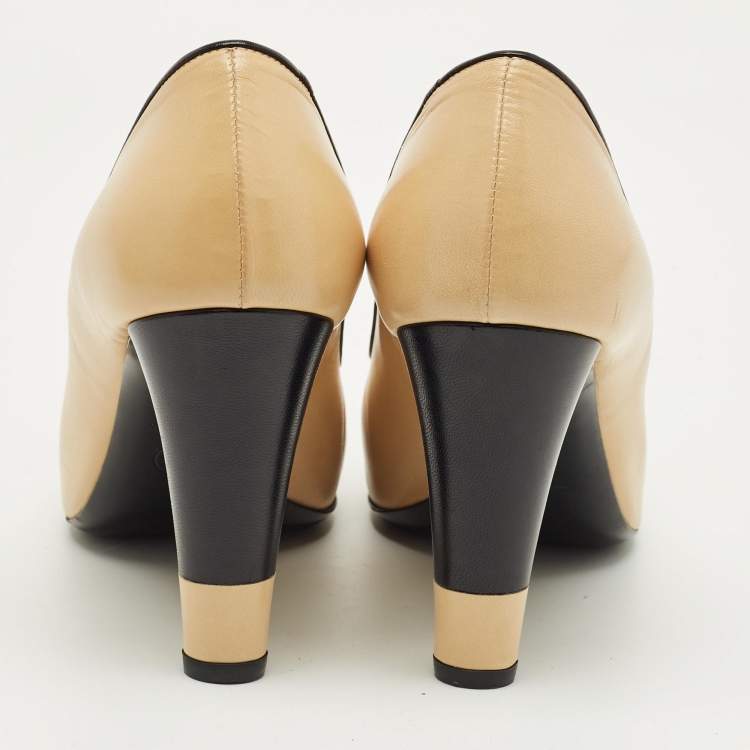 Pre Owned Chanel Black/Beige Leather CC Cap Toe Platform Pumps Size 38
