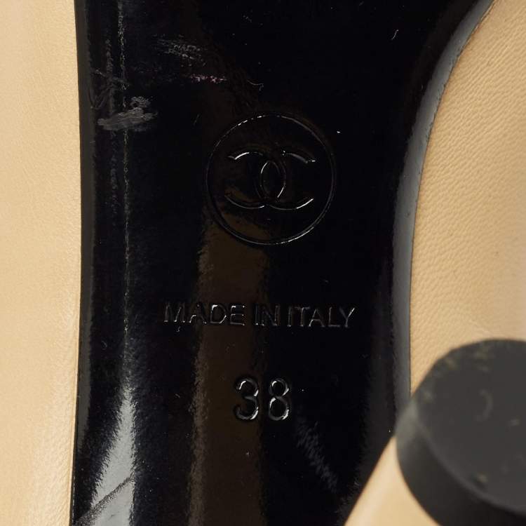 Pre Owned Chanel Black/Beige Leather CC Cap Toe Platform Pumps Size 38
