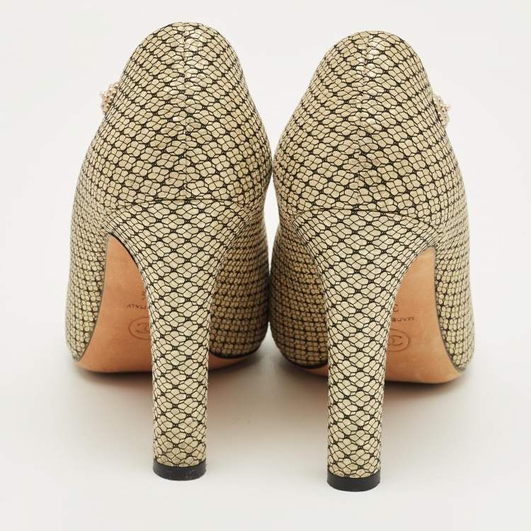 Pre Owned Chanel Beige Mesh and Patent Leather CC Cap Toe Pumps Size 37.5