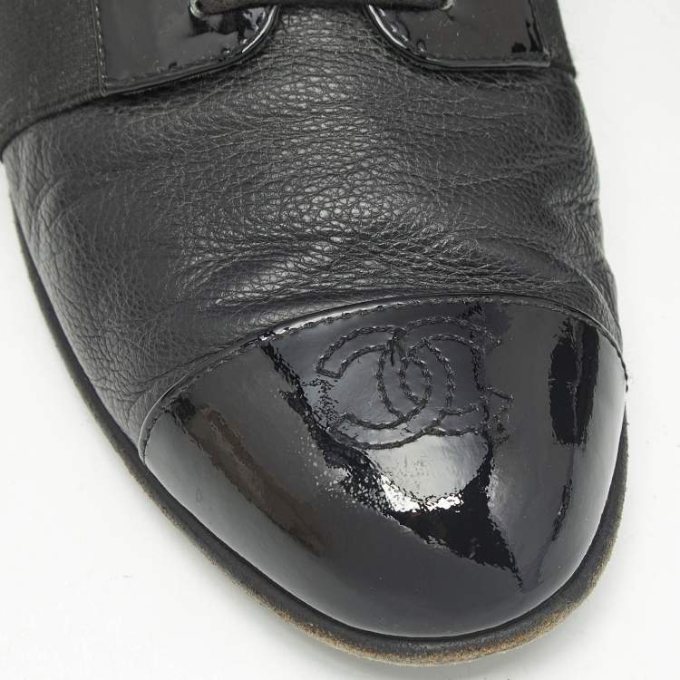 Pre Owned Chanel Black Leather Interlocking CC Logo Oxfords Size 38