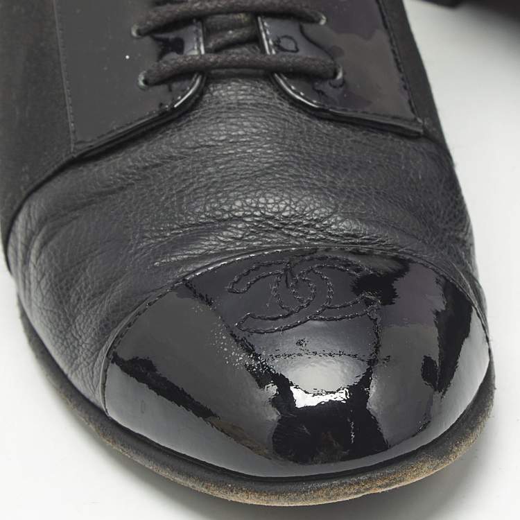 Pre Owned Chanel Black Leather Interlocking CC Logo Oxfords Size 38