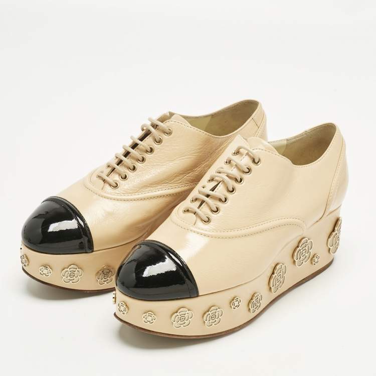 Pre Owned Chanel Beige/Black Patent and Leather Camelia Lace Oxfords Size 37