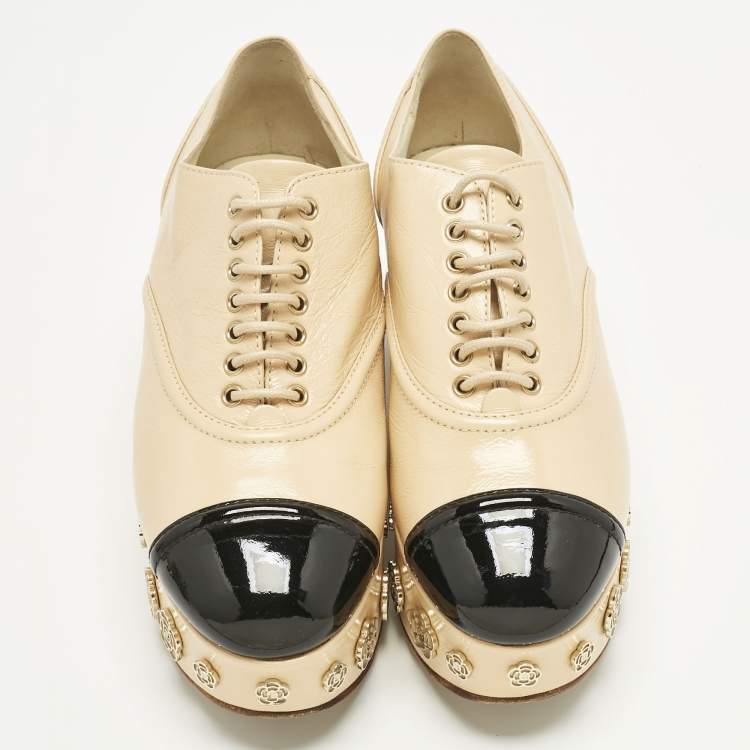 Pre Owned Chanel Beige/Black Patent and Leather Camelia Lace Oxfords Size 37