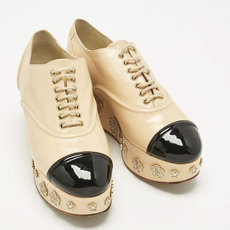 Pre Owned Chanel Beige/Black Patent and Leather Camelia Lace Oxfords Size 37