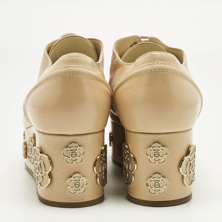 Pre Owned Chanel Beige/Black Patent and Leather Camelia Lace Oxfords Size 37