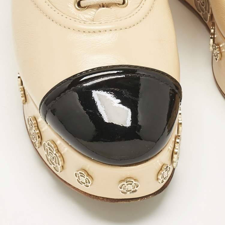 Pre Owned Chanel Beige/Black Patent and Leather Camelia Lace Oxfords Size 37