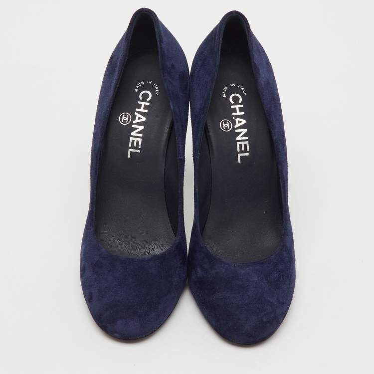Pre Owned Chanel Navy Blue Suede Round Toe Logo Metal Heel Pumps Size 39