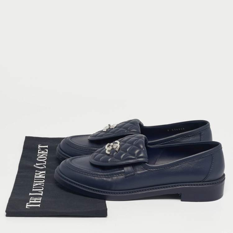 Pre Owned Chanel Navy Blue Leather CC Turnlock Loafers Size 41