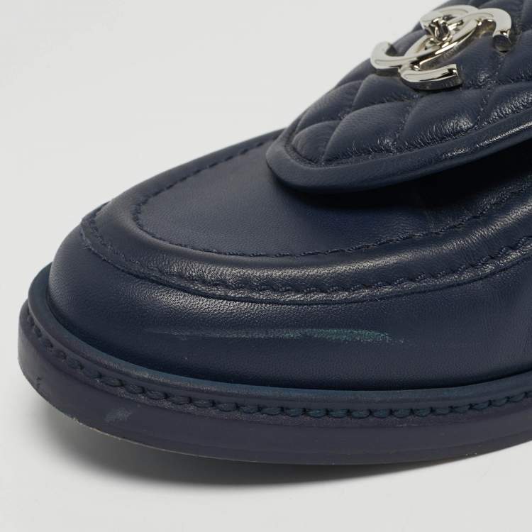 Pre Owned Chanel Navy Blue Leather CC Turnlock Loafers Size 41