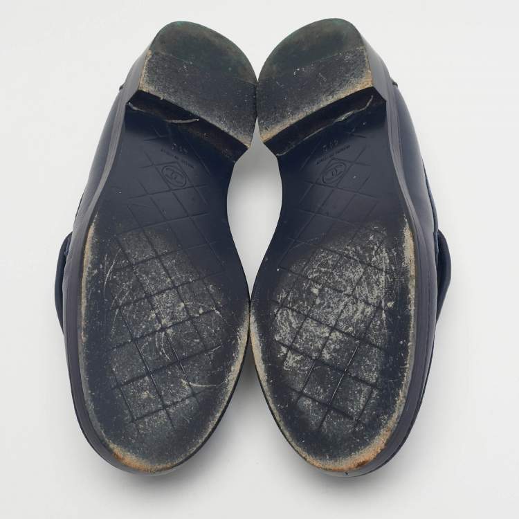 Pre Owned Chanel Navy Blue Leather CC Turnlock Loafers Size 41