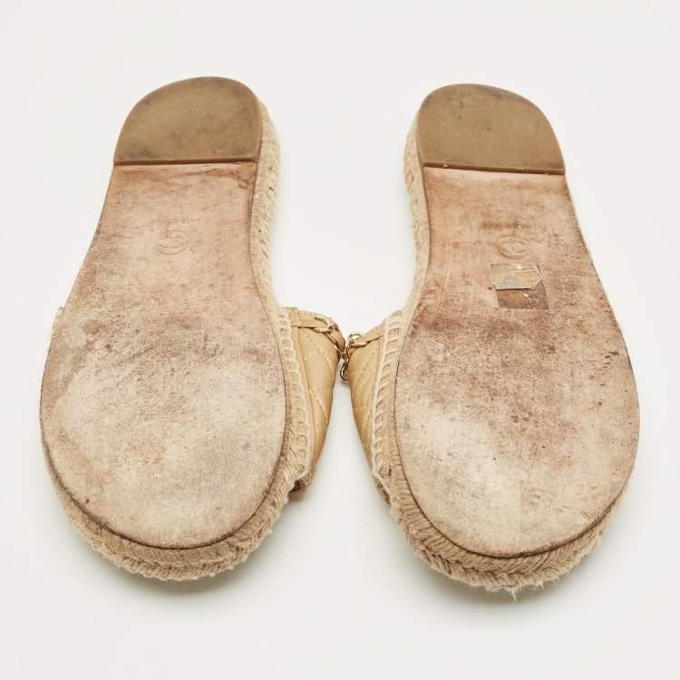 Pre Owned Chanel Gold Quilted Leather CC Chain Espadrille Flat Slides Size 40