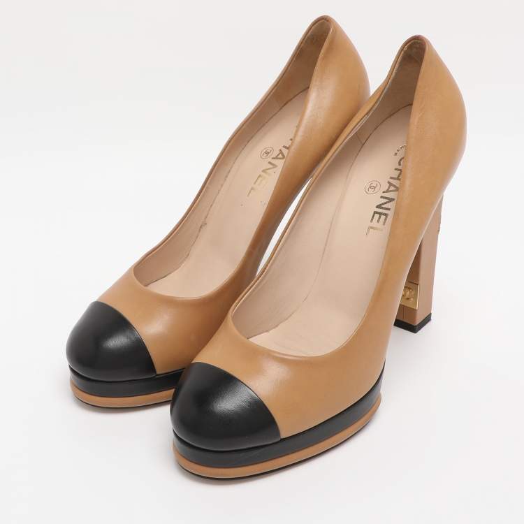 Pre Owned Chanel Beige/Black Leather CC Cap Toe Pumps Size 41