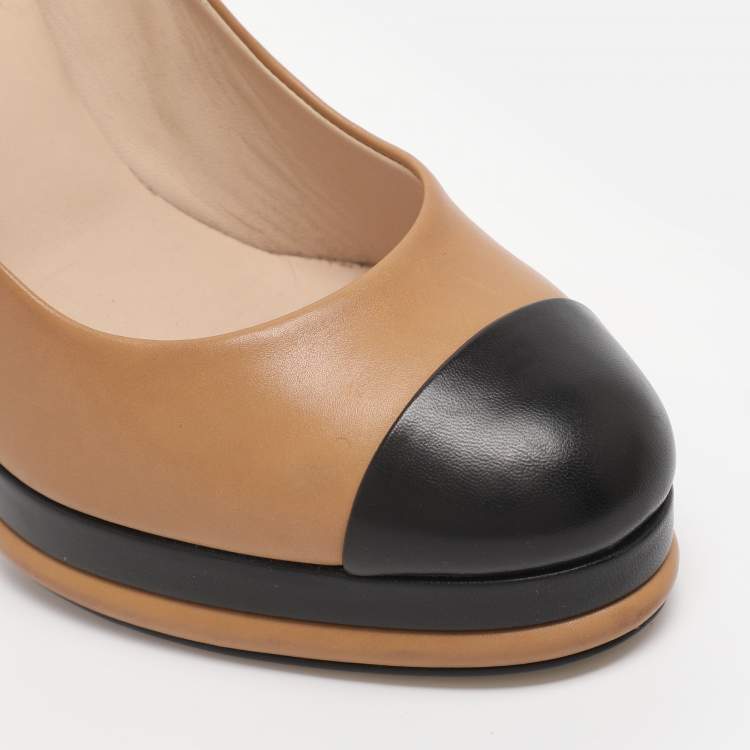 Pre Owned Chanel Beige/Black Leather CC Cap Toe Pumps Size 41