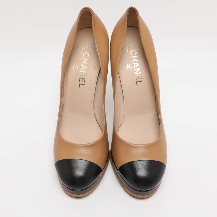 Pre Owned Chanel Beige/Black Leather CC Cap Toe Pumps Size 41
