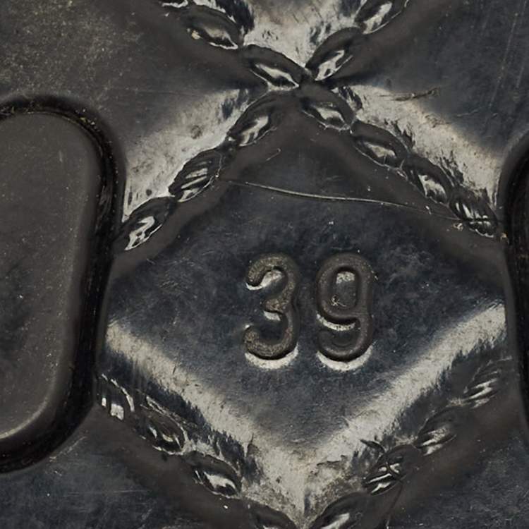 Pre Owned Chanel Black and White Jelly Camellia Thong Sandals Size 39