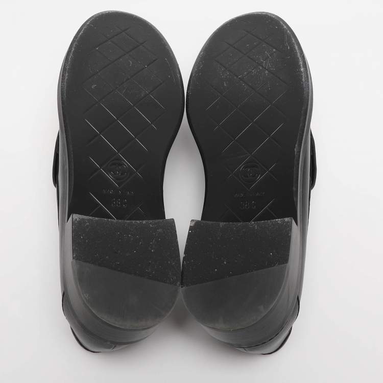 Pre Owned Chanel Black Leather CC Turnlock Loafers Size 38