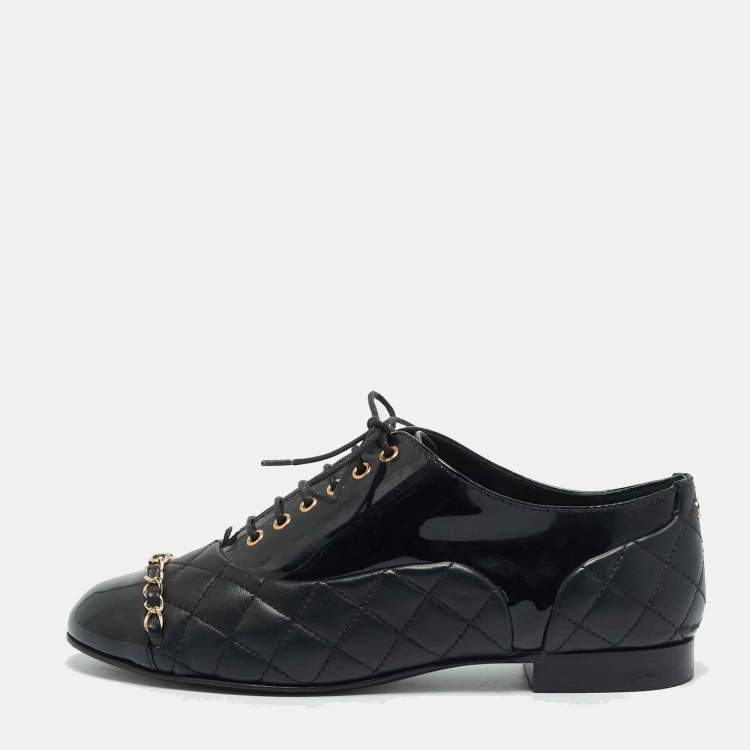 مملوكة مسبقًا Chanel Black Patent and Leather CC Cap Toe Leather Oxfords Size 36