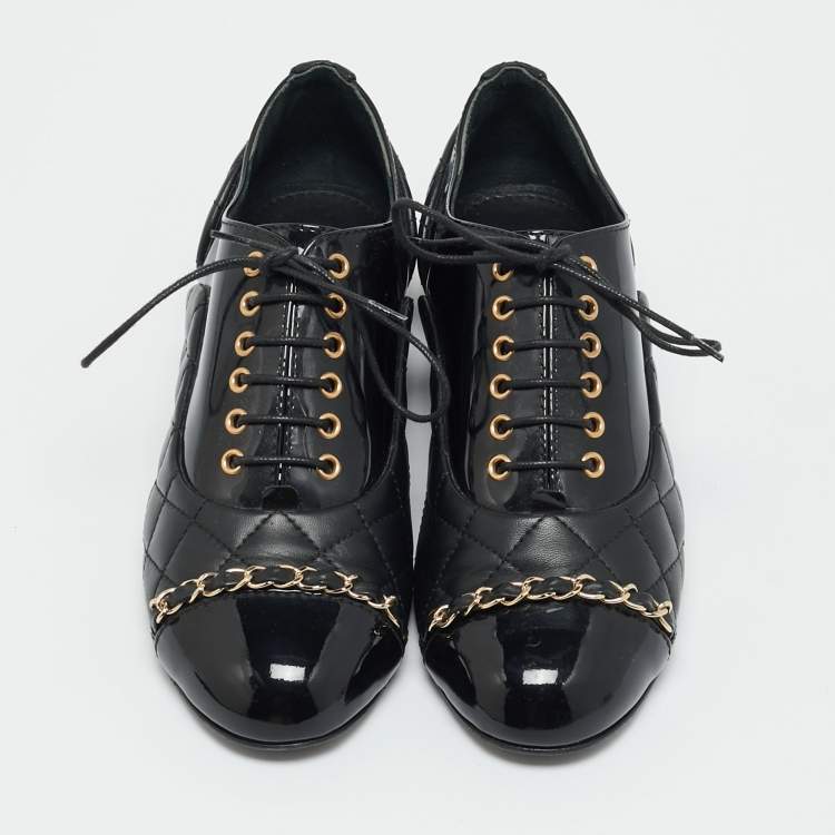 مملوكة مسبقًا Chanel Black Patent and Leather CC Cap Toe Leather Oxfords Size 36