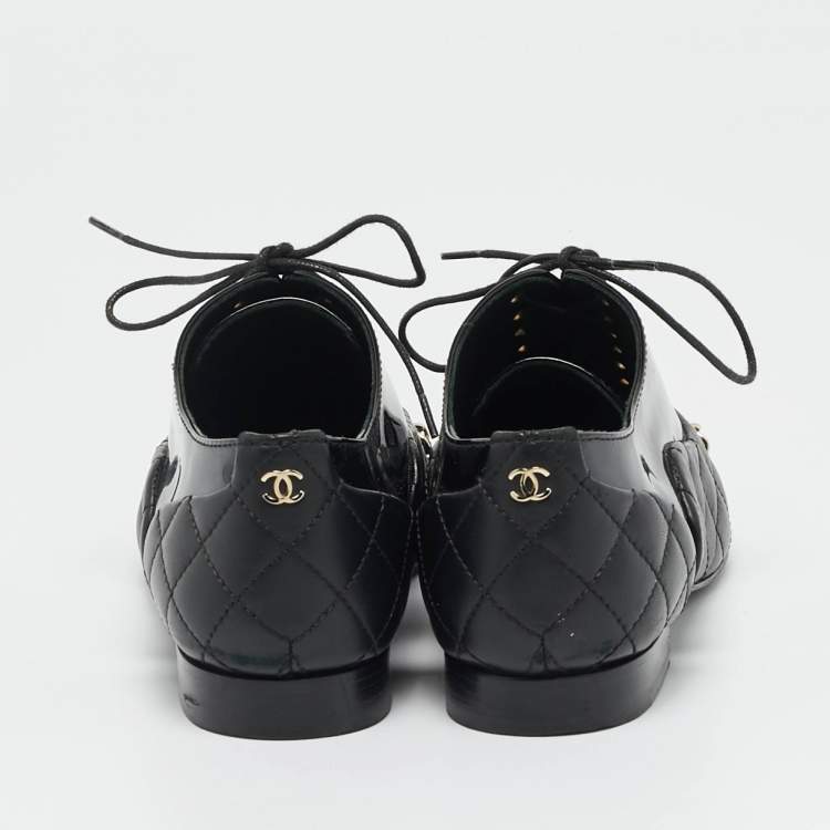 مملوكة مسبقًا Chanel Black Patent and Leather CC Cap Toe Leather Oxfords Size 36