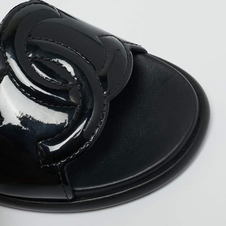 Pre Owned Chanel Black Patent Leather CC Logo Flat Slides Size 36