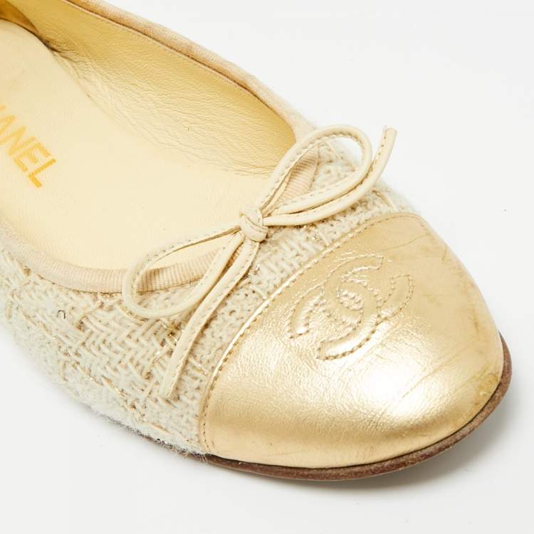 Pre Owned Chanel Gold/Cream  Leather and Tweed CC Ballet Flats Size 38.5