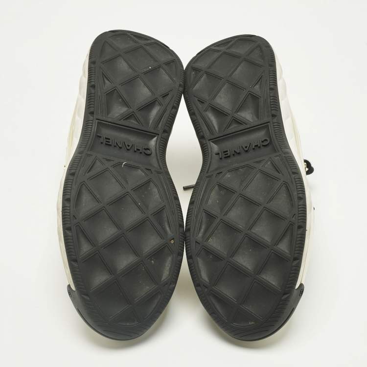 Pre Owned Chanel Grey/White Fabric and Leather CC Lace Up Sneakers Size 36.5