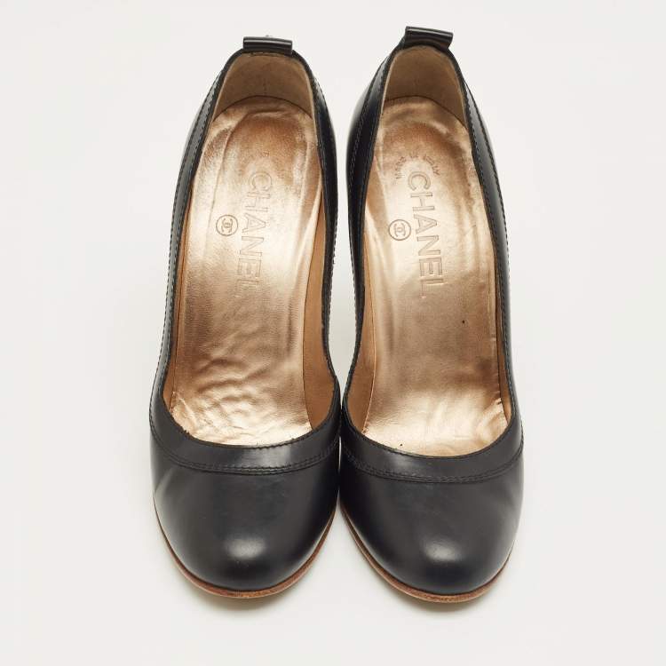 Pre Owned Chanel Black Leather Round Toe Pumps Size 37.5