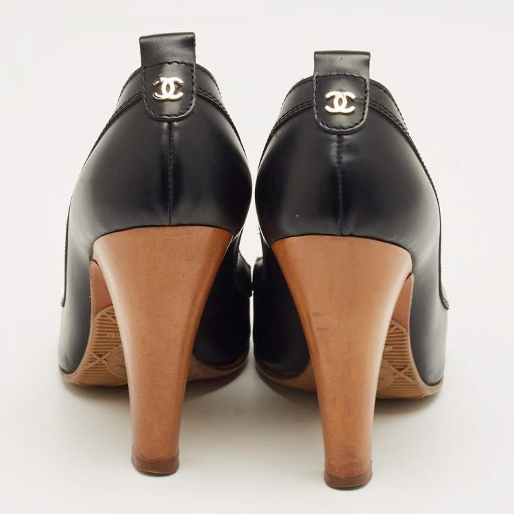 Pre Owned Chanel Black Leather Round Toe Pumps Size 37.5