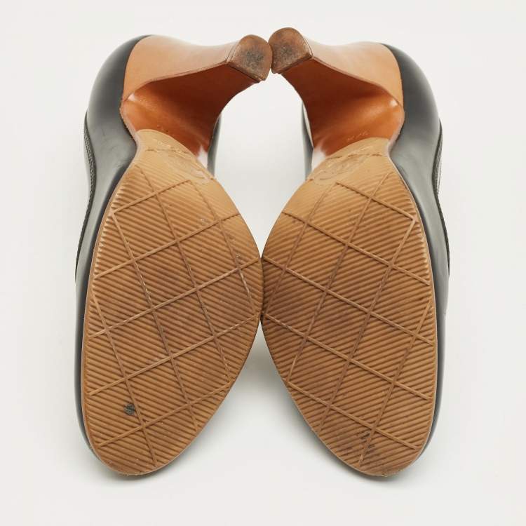 Pre Owned Chanel Black Leather Round Toe Pumps Size 37.5