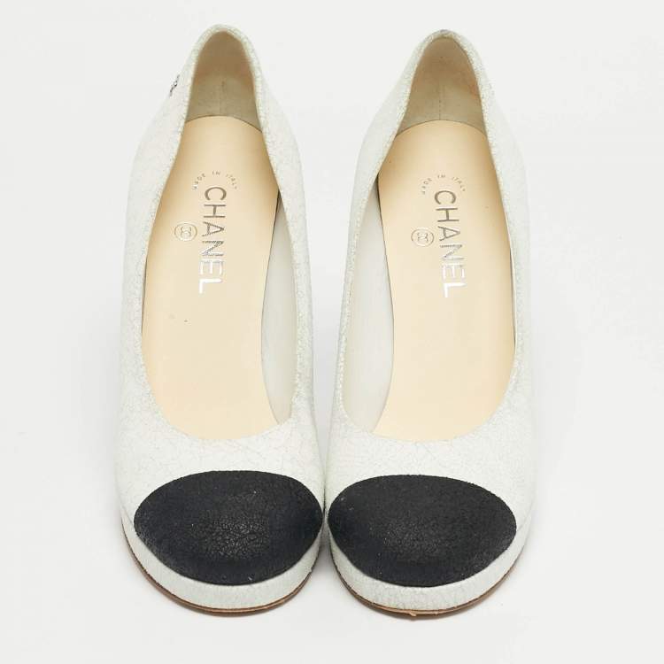 Pre Owned Chanel White/Black Nubuck Leather Platform Pumps Size 40.5