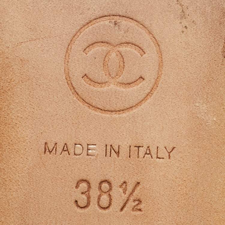 مملوكة مسبقًا Chanel Black Quilted Leather CC Cap Toe Pumps Size 38.5