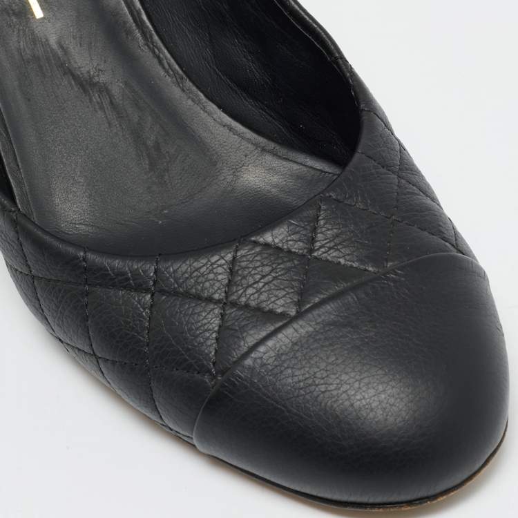 مملوكة مسبقًا Chanel Black Quilted Leather CC Cap Toe Pumps Size 38.5