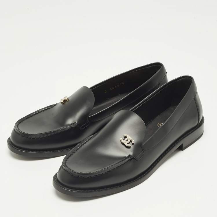 Pre Owned Chanel Black Leather CC Logo Slip On Loafers Size 38