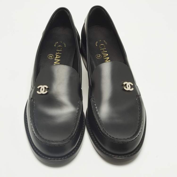 Pre Owned Chanel Black Leather CC Logo Slip On Loafers Size 38