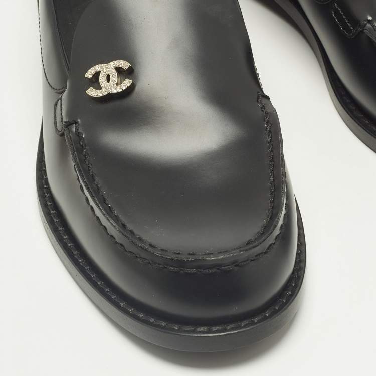 Pre Owned Chanel Black Leather CC Logo Slip On Loafers Size 38