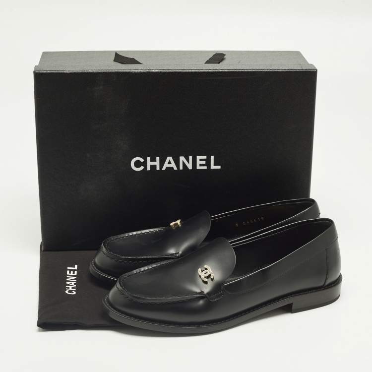 Pre Owned Chanel Black Leather CC Logo Slip On Loafers Size 38