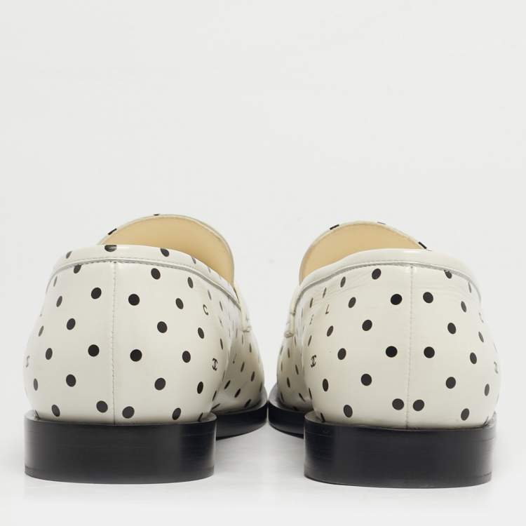 Pre Owned Chanel Black/White Leather CC Slip On Loafers Size 40